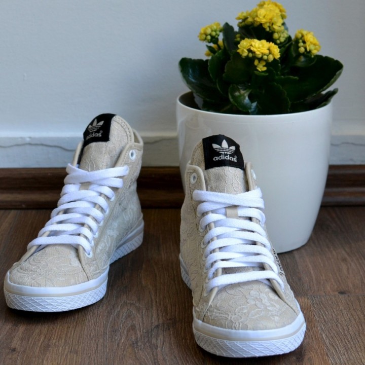 adidas gynaikeia adidas-originals-honey-mid-ekrou-mpez-D65886