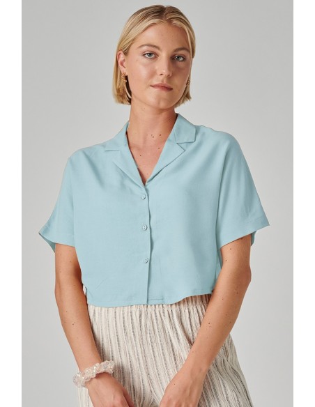 24COLOURS Cropped Shirt in Light Blue - 30328b