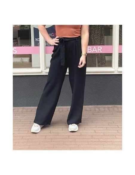 24COLOURS Pants in Black - 60637a