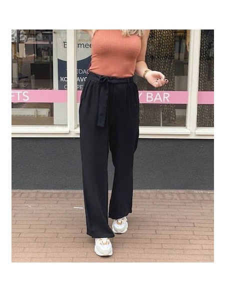 24COLOURS Pants in Black - 60637a